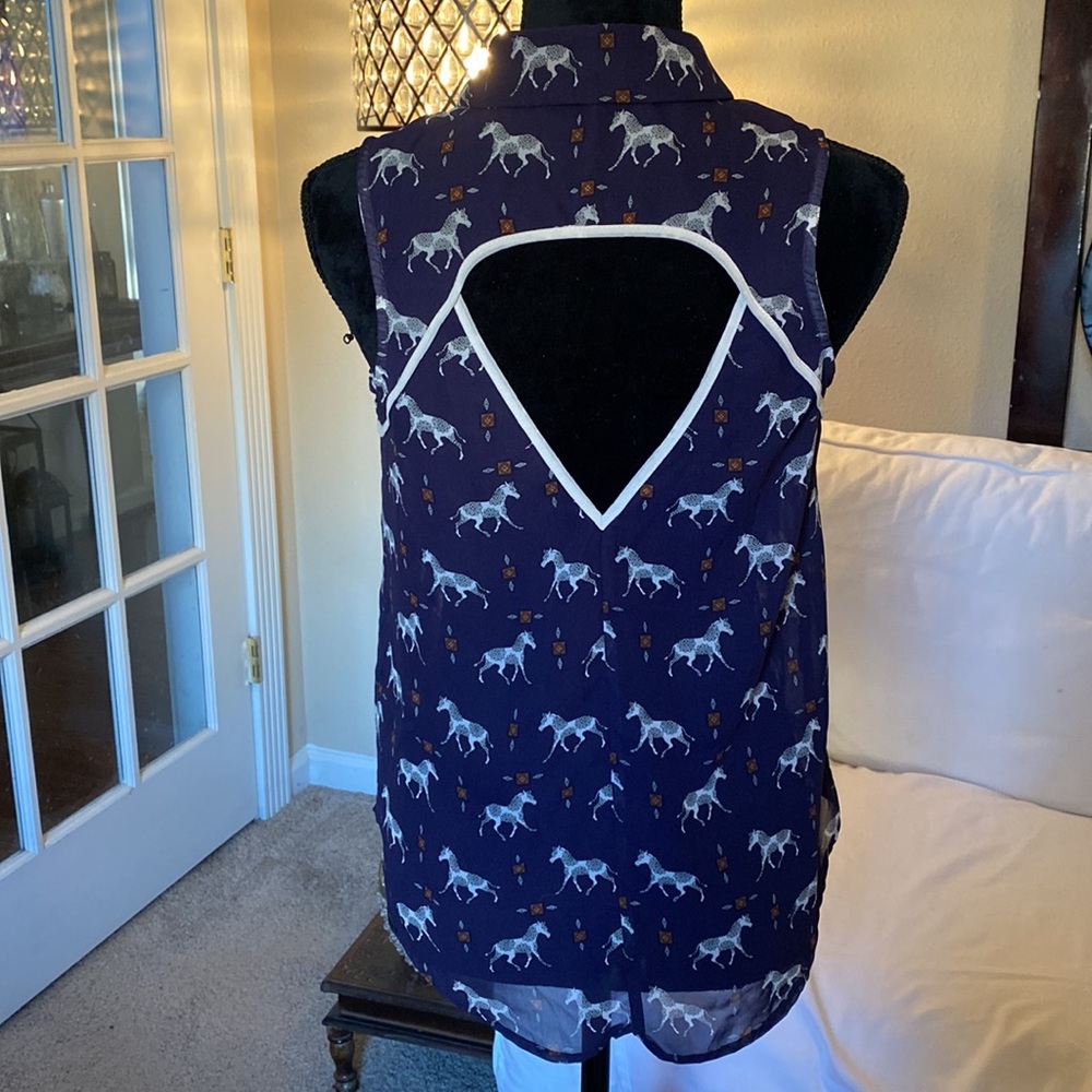 CHLOE K Top - Picture 2 of 6